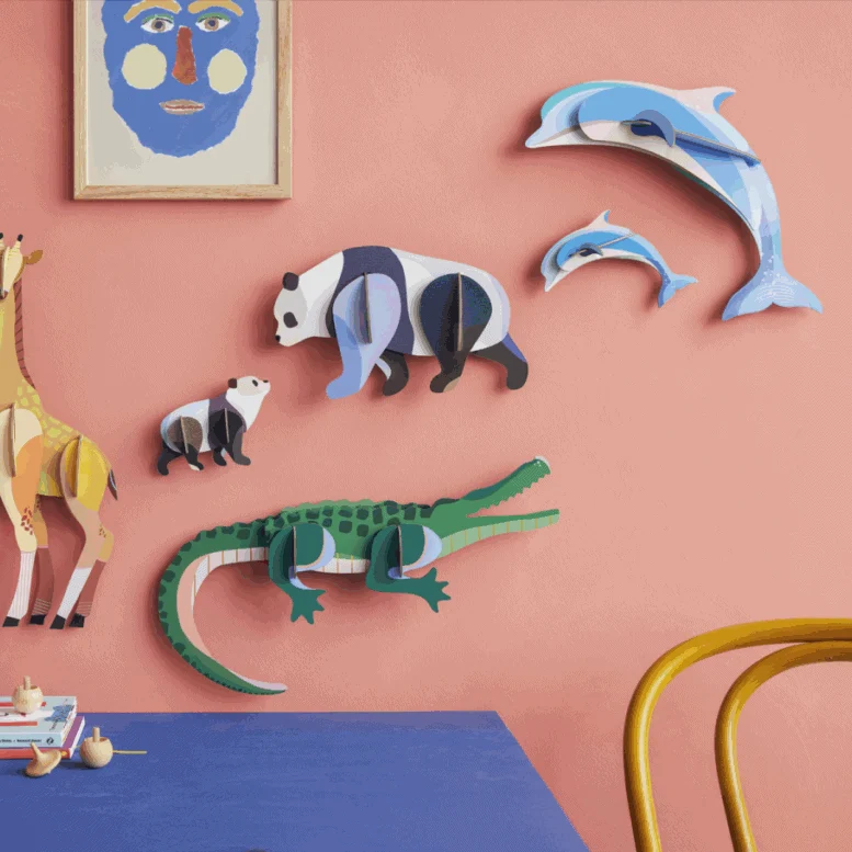 Wanddeko studio ROOF “Dolphin Couple” | Verspielte Delfin-Deko aus Karton