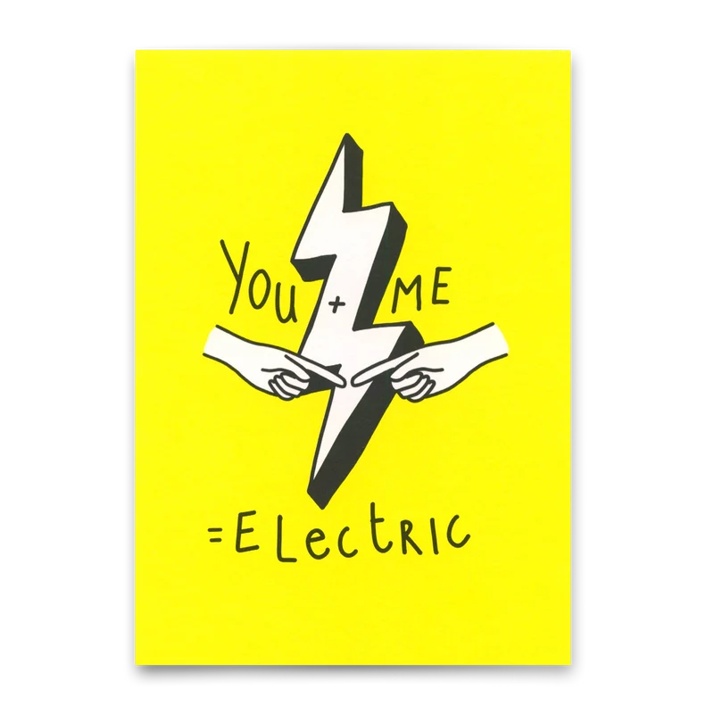 Postkarte "You + Me = Electric" | Besondere Karte für Verliebte