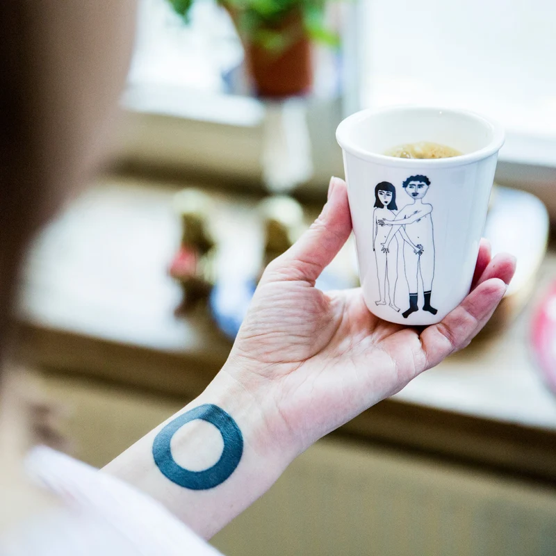 Becher helen b "Naked Couple" | Design Mug mit Illustrationen von Helen Blanchaert