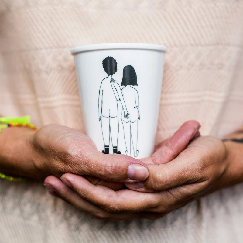 Becher helen b "Naked Couple Back" | Design Mug mit Illustrationen von Helen Blanchaert