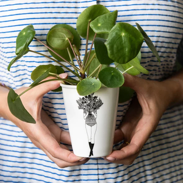 Becher helen b "Flower Girl" | Design Mug mit Illustrationen von Helen Blanchaert