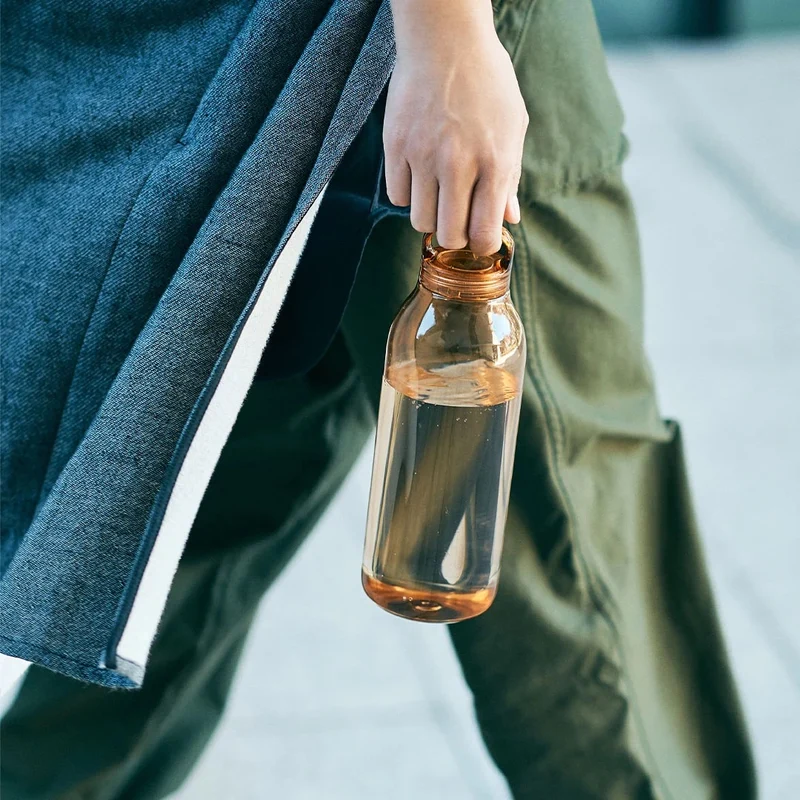 Trinkflasche "Water Bottle" Amber 950ml | Minimalistisch & Funktional | KINTO