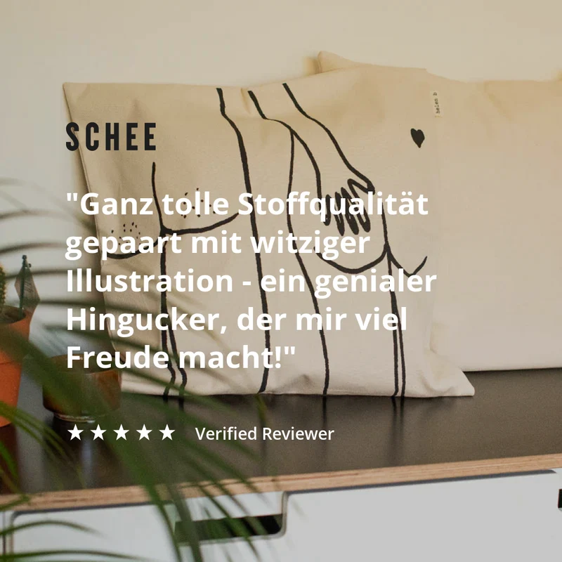 Kissenhülle helen b "Naked Couple Back" | mit Illustrationen von Helen Blanchaert