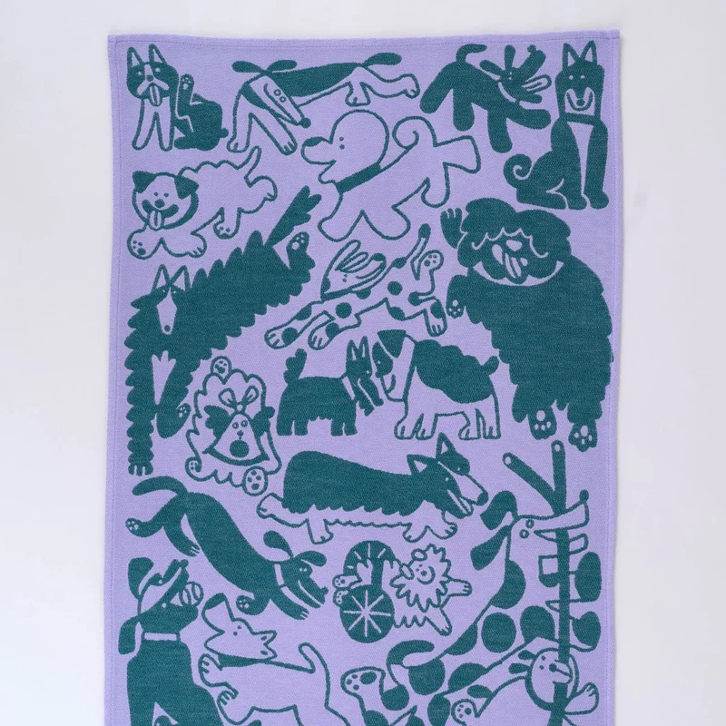 Küchentuch "Dogs Day Out" in Lilac/Green von WRAP aus London | Niedliche Hunde-Motive für die Küche