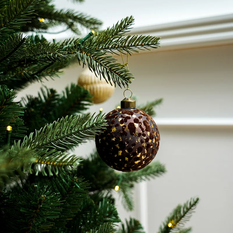 Weihnachtskugel mit Punkten