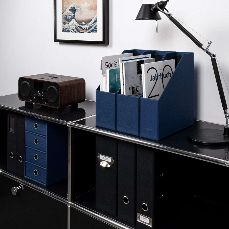 S.O.H.O. Stehsammler | A4 | Zeitschriftensammler mit Griff | navy-blau